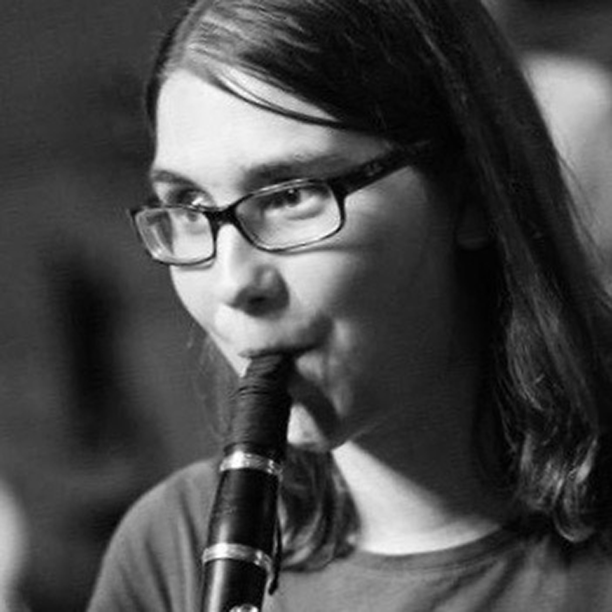 Hannah spielt im Klezmerorchester Klarinette und Kontrabass und ist seit vielen Jahren in der Klezmerszene aktiv. Den Verein unterstützt sie u. a. durch Recherchen und das Erstellen von Programmheften.